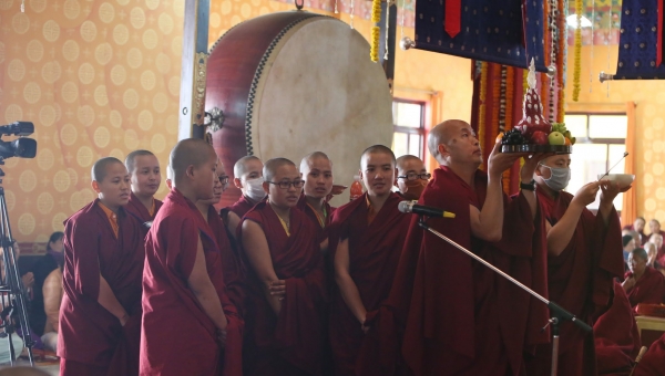 The Seven-Branch Prayer Embodies the Essence of Practice; New Emanations of Tseringma